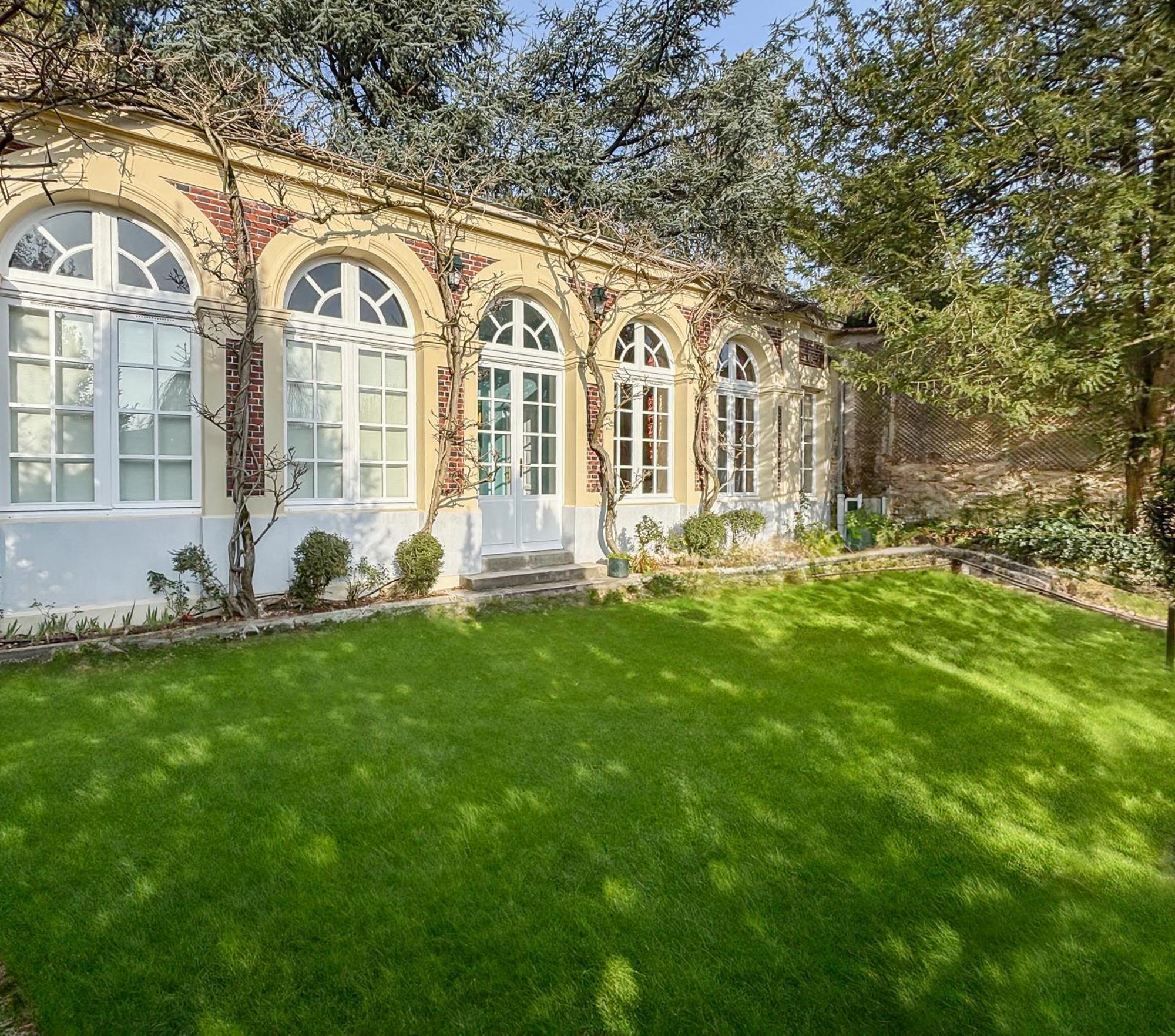 Guest house L'orangerie White-palacio